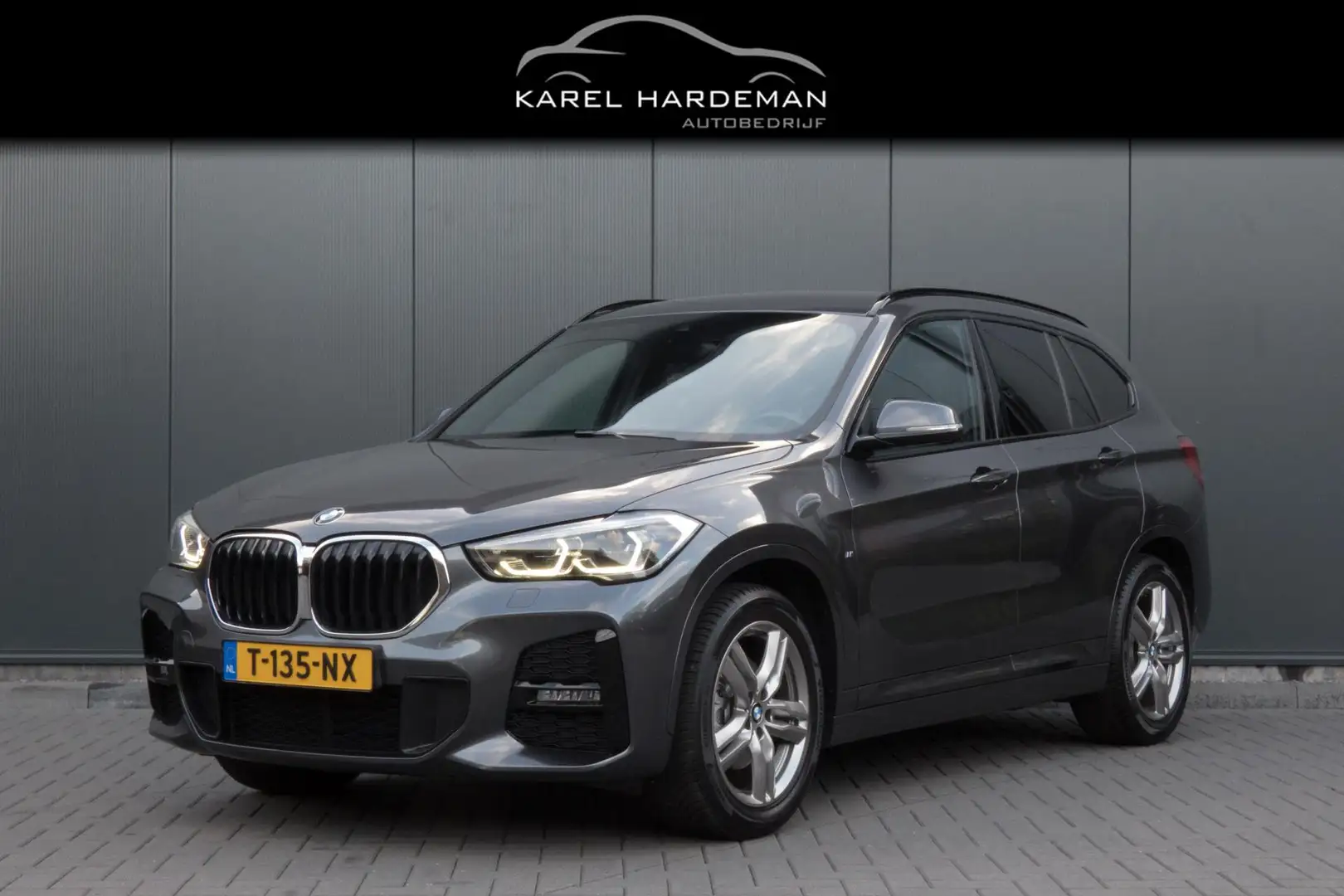 BMW X1 SDrive18i High Executive M-PAKKET | ADAPTIEVE CRUI Grijs - 1
