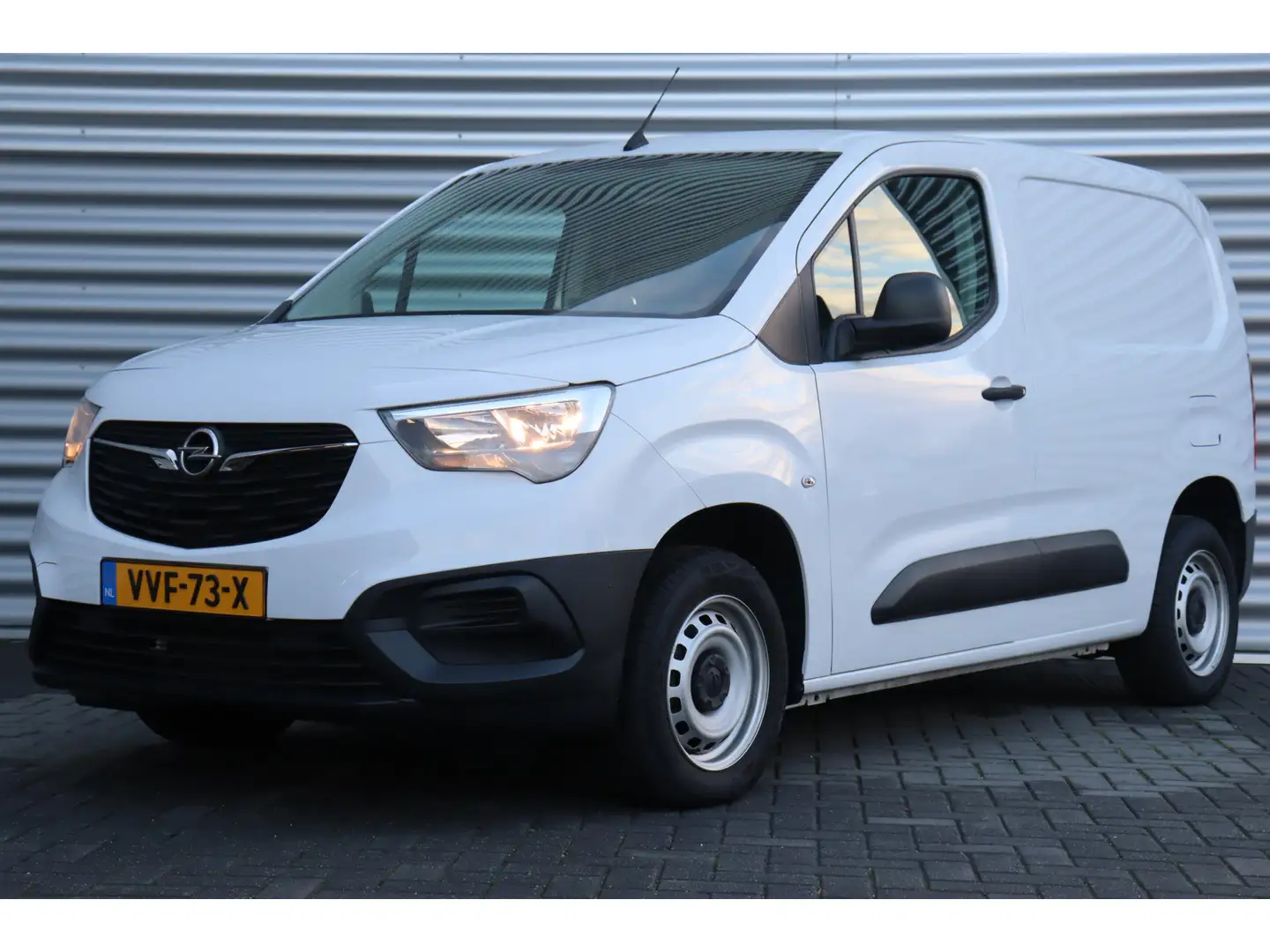 Opel Combo 1.5D 100PK L1H1 EDITION / NAVI / AIRCO / LED / PDC Wit - 1