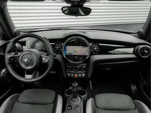 Mini Hatch view 4