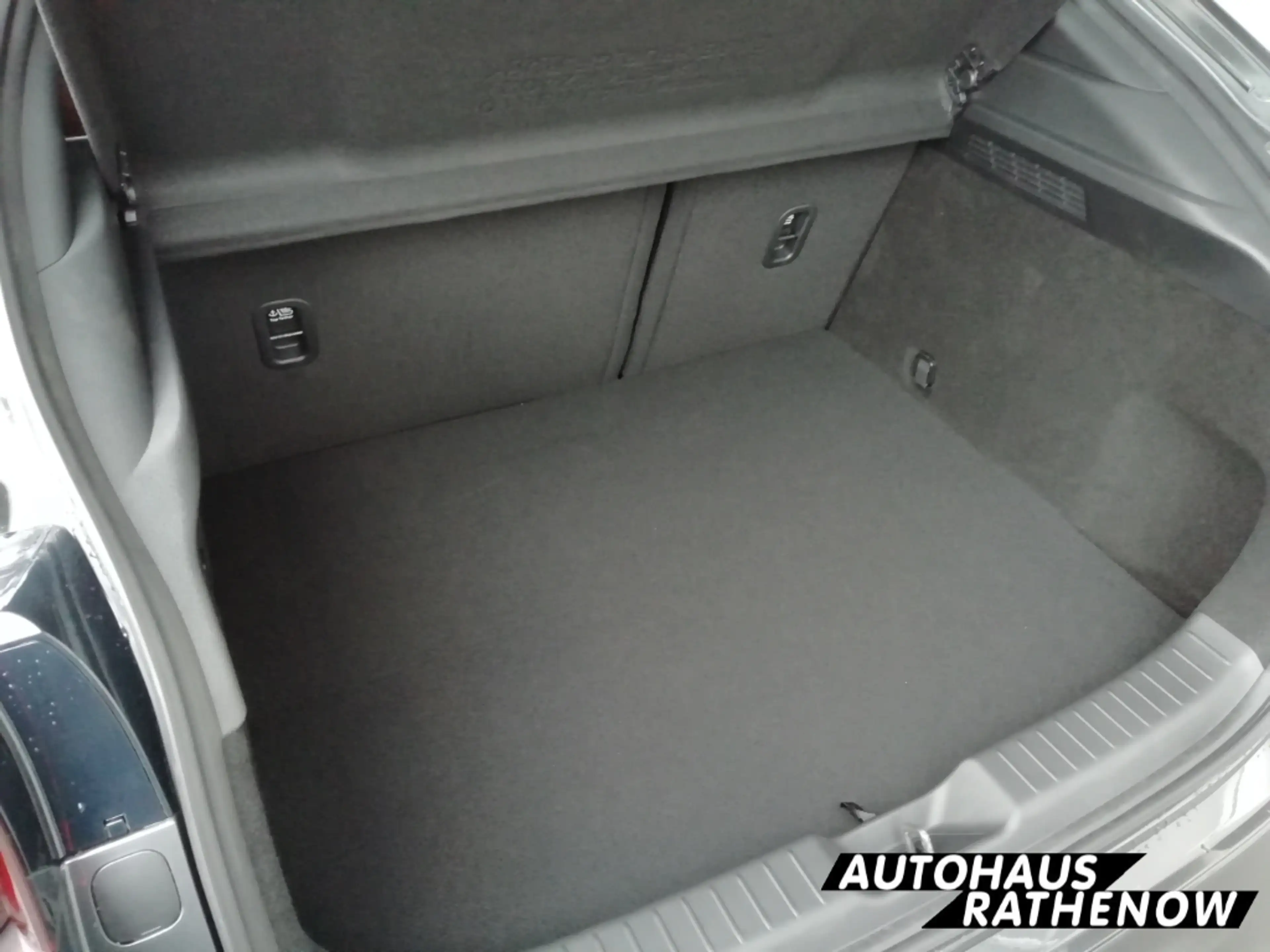 Mazda MX-30 First Edition Skyactiv-E Elektro MATRIX LED Automa — photo 11