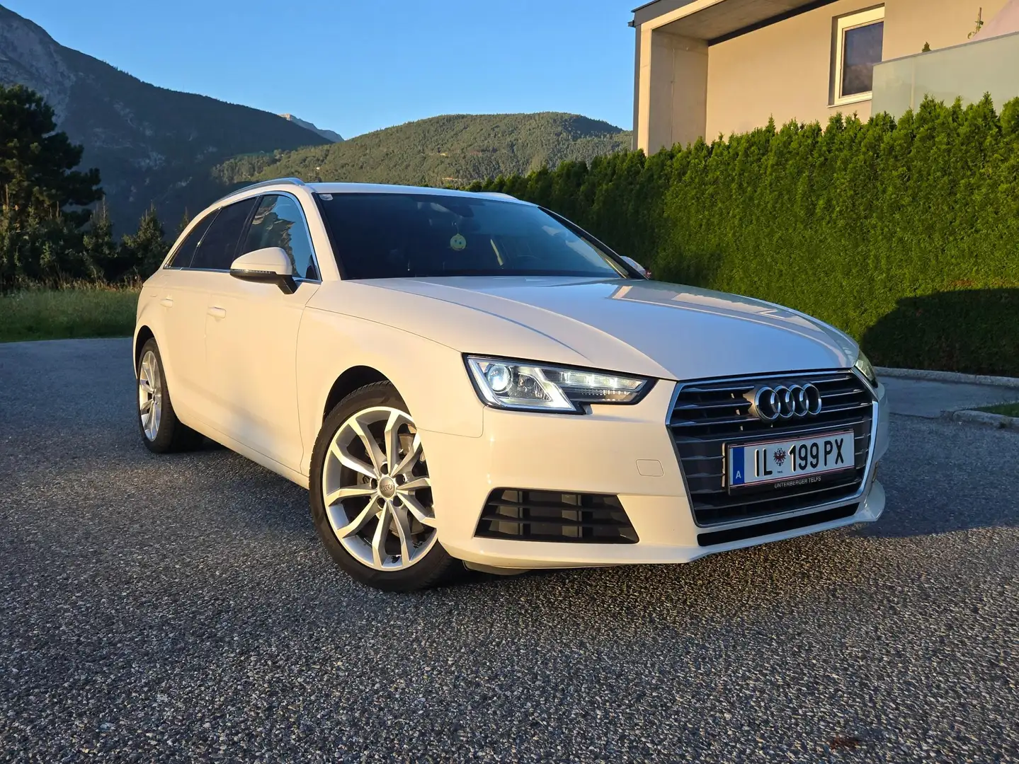Audi A4 A4 Avant 2,0 TDI Weiß - 1