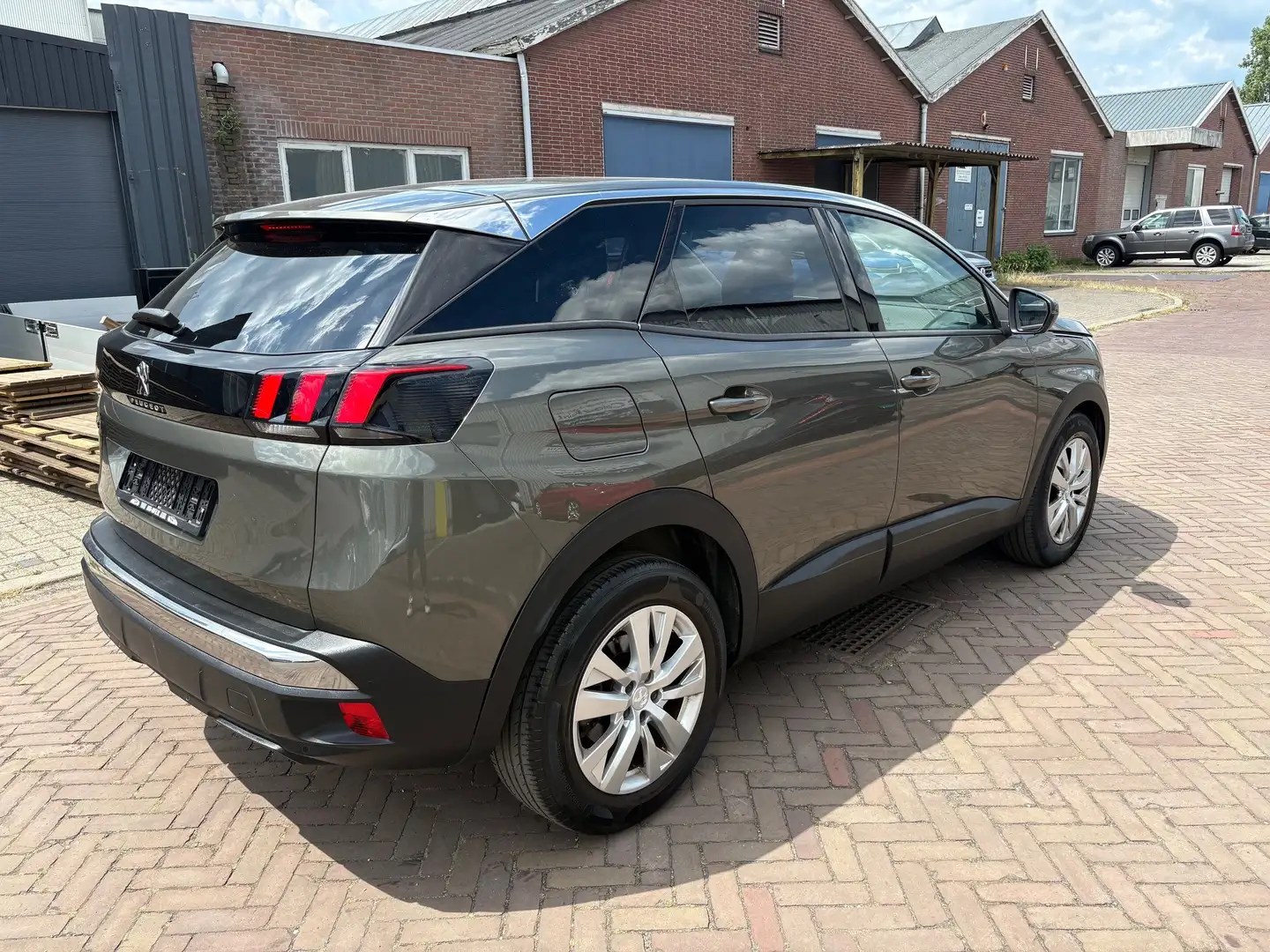 Peugeot 3008 1.2 active business AUTOMAAT 130PK Bruin - 2