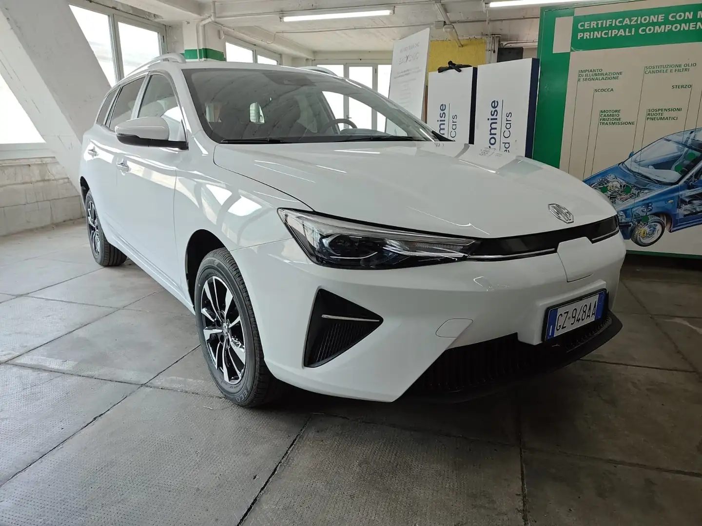 MG MG5 5 EV 61KWH COMFORT SILVER - BLACK Gris - 2