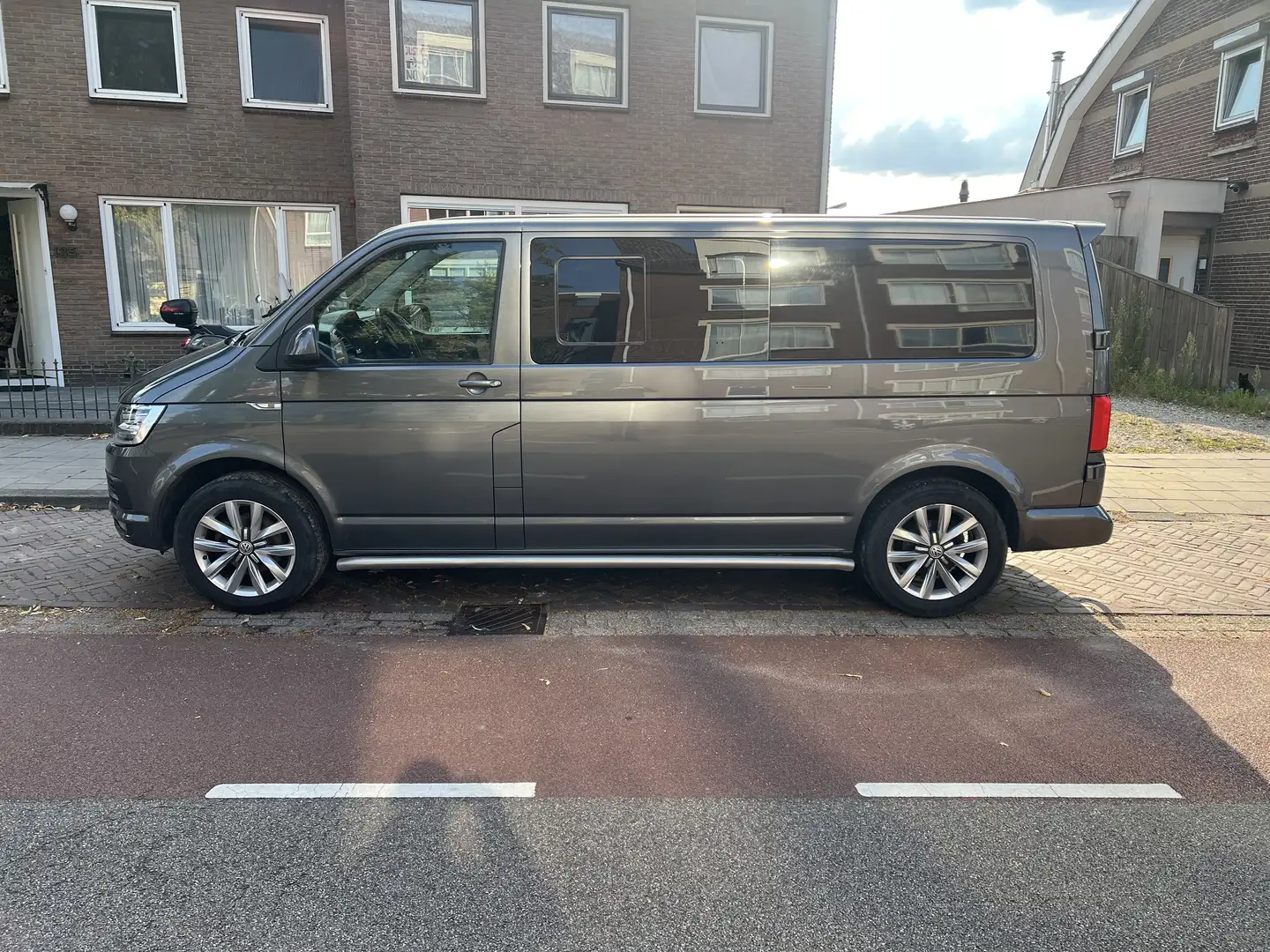 Volkswagen T6.1 Transporter - 1