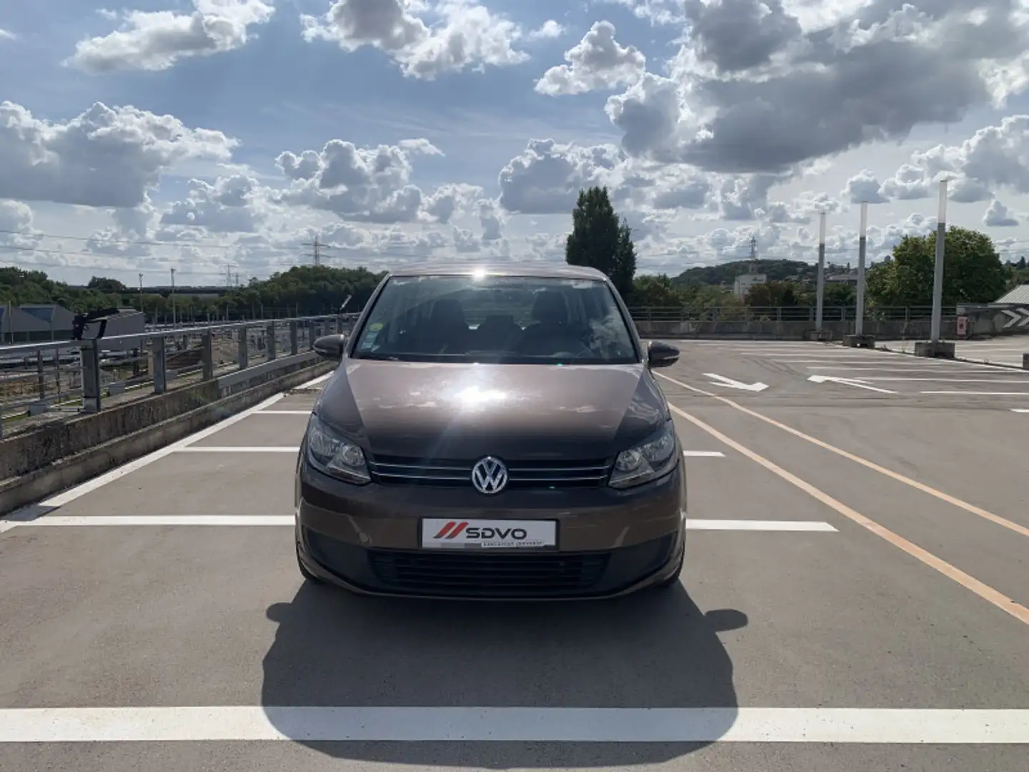 Volkswagen Touran 1.6 TDI 105CH BLUEMOTION TECHNOLOGY FAP TRENDLINE Braun - 1