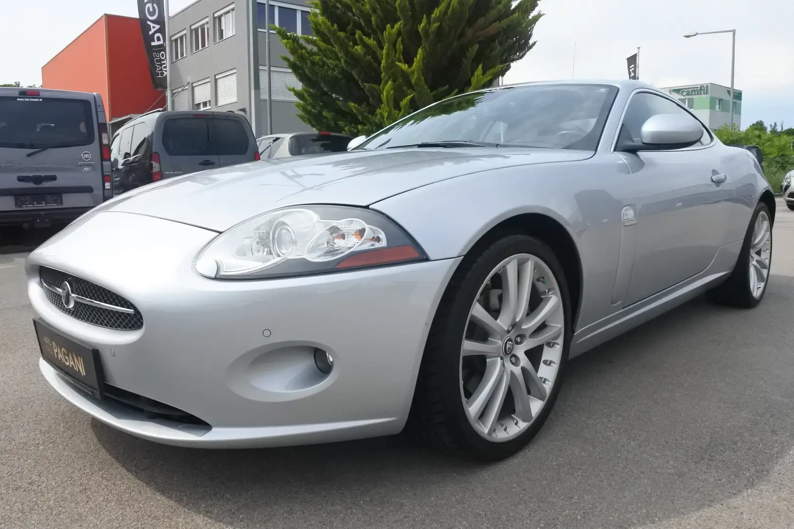 Jaguar XK8 XK 4,2 V8 Coupé/VOLLAUSSTATTUNG/JEDES SERVICE Plateado - 1
