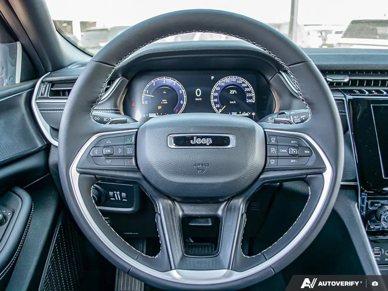 Jeep Grand Cherokee снимка Jeep Grand Cherokee