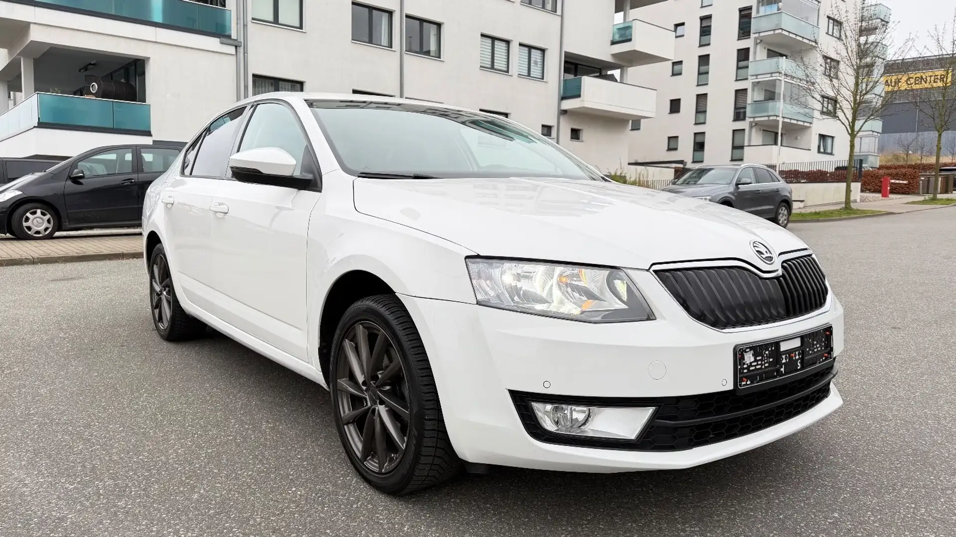 Skoda Octavia Lim. Ambition AUTOMATIK NAVI KLIMA HU NE Weiß - 1