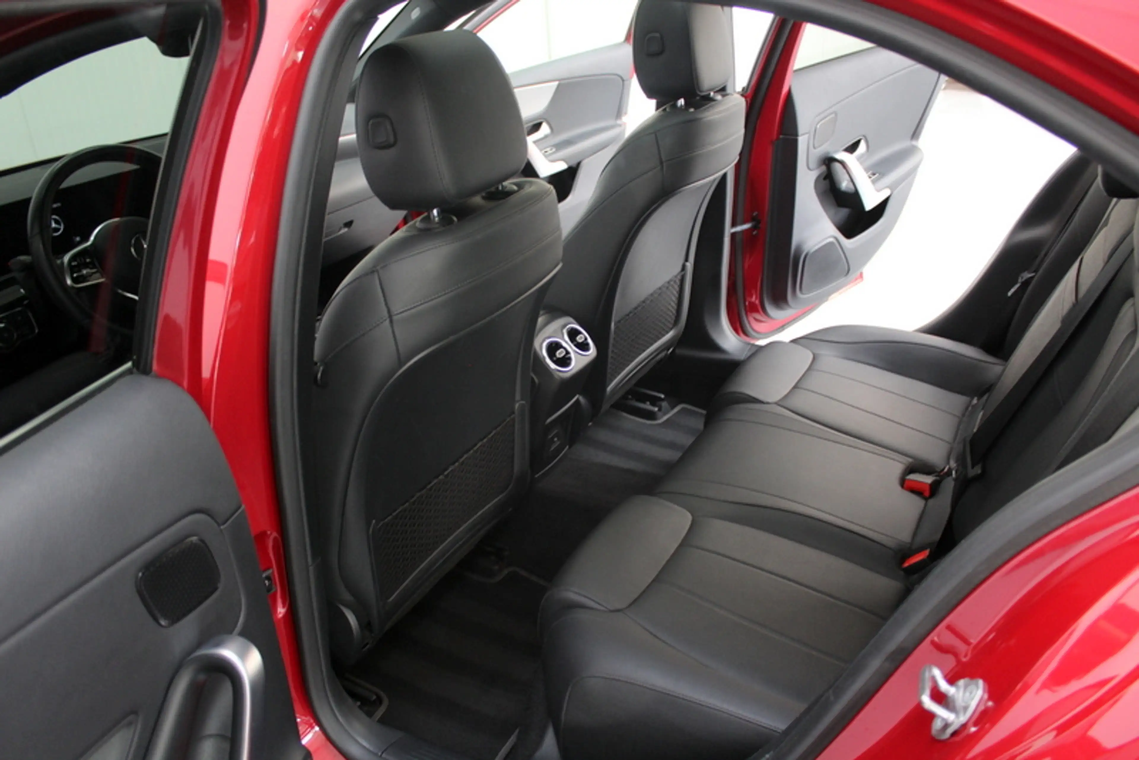 Mercedes-Benz A 180 Business Solution Luxury 136PK, RIJLAAR | PANORAMA — photo 15