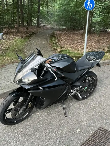 Yamaha YZF-R125 - foto 3