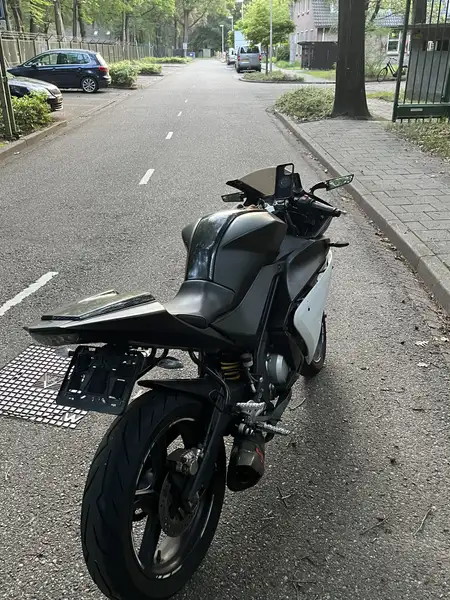 Yamaha YZF-R125 - foto 8