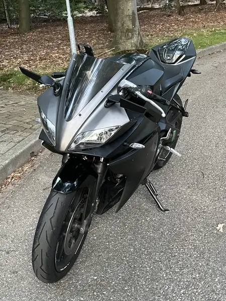 Yamaha YZF-R125 - foto 2