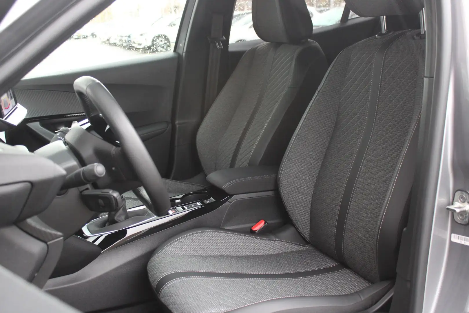 Peugeot 2008 1.2 100PK ALLURE | NAVIGATIE | APPLE CARPLAY/ANDRO Gris - 2