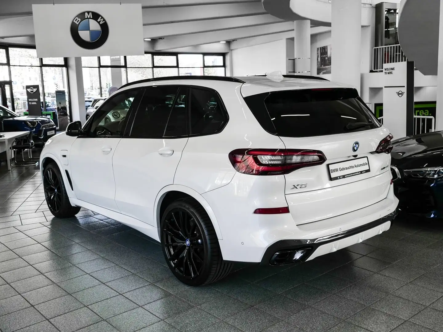 BMW X5 xDrive45e Aut Nav HuD Laser Pano Drive+Park 22" Weiß - 2