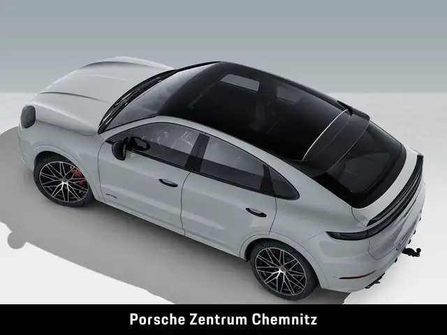 Porsche Cayenne GTS view 4