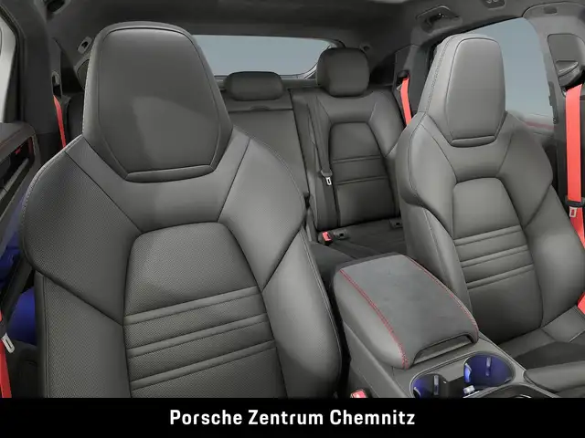 Porsche Cayenne GTS view 6