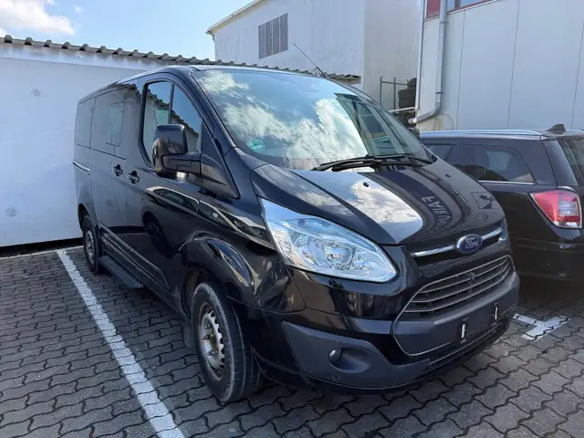 Ford Tourneo Custom 2.2 TDCi 300 L1 Titanium