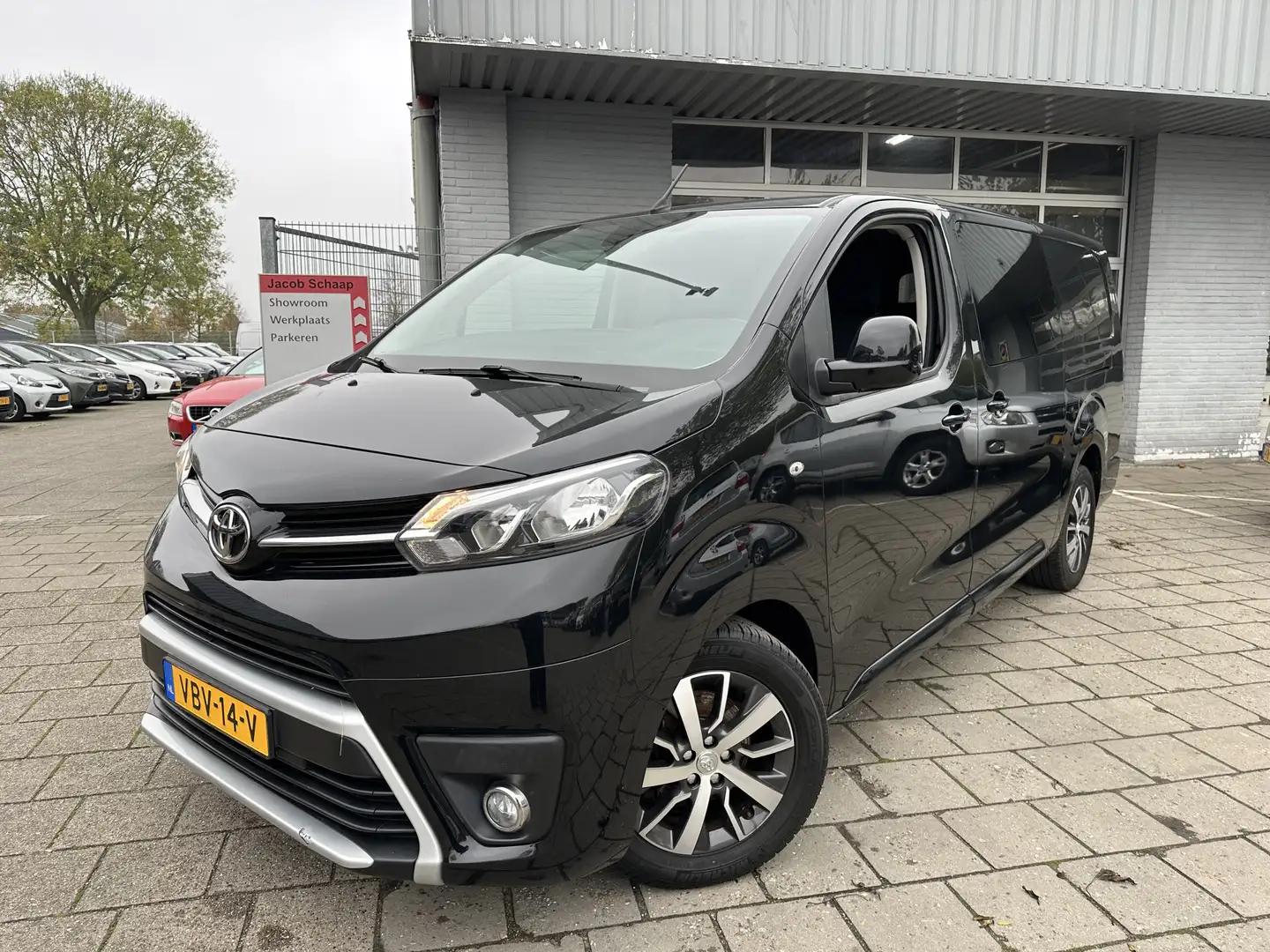 Toyota Proace Worker 2.0 D-4D Creator Long DC 122pk | Trekhaak | Noir - 1