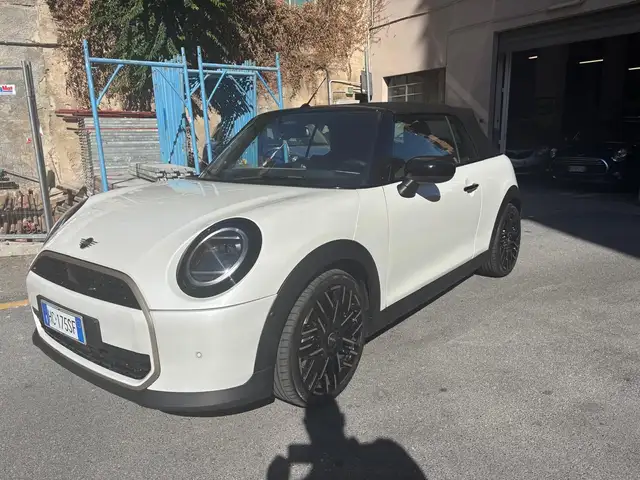 MINI Cooper C Cabrio Mini Cooper Cabrio F67 2.0 C Favoured auto