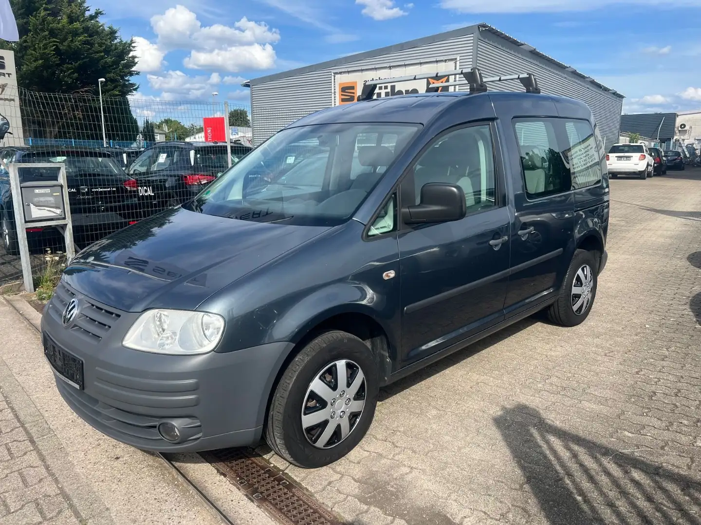 Volkswagen Caddy LIFE Maxi 7SITZER,1HAND,KLIMAAUTOMATIK 1,6 Grau - 1