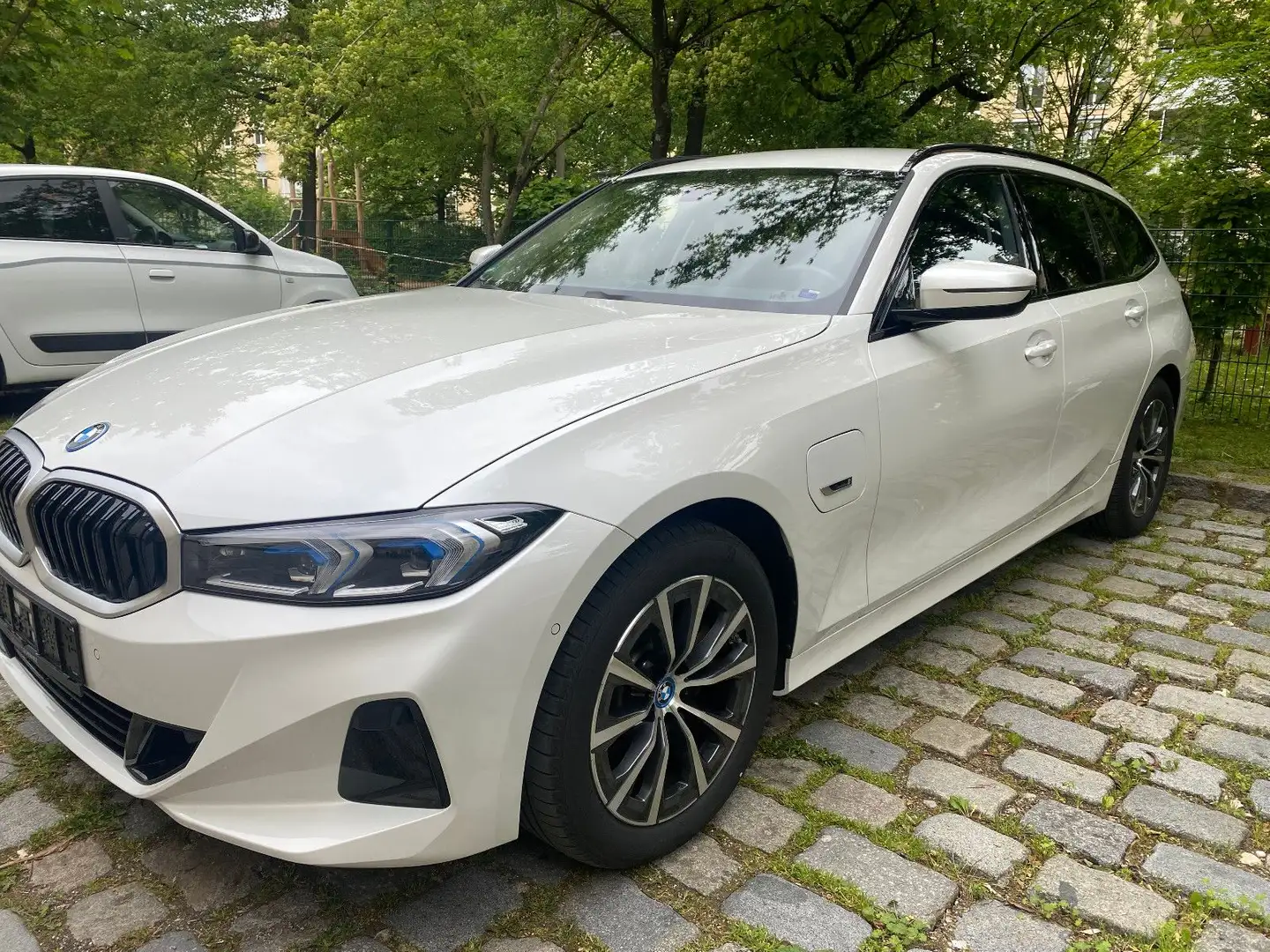 BMW 330 e xDrive  Touring  Facelift,  UVB: 72.538.- Wit - 1