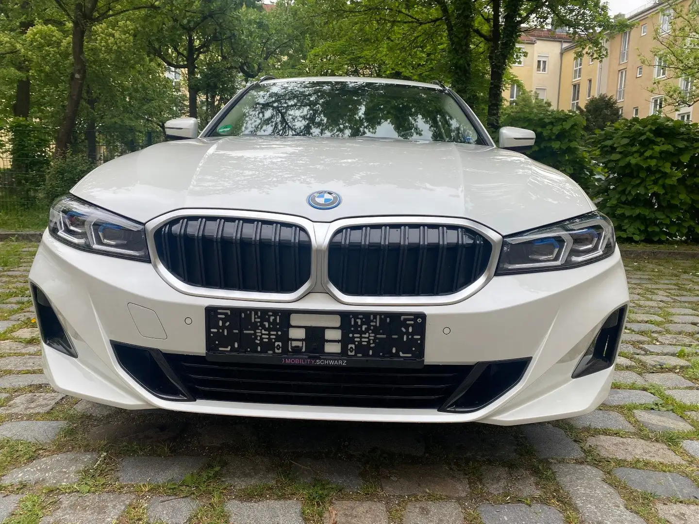 BMW 330 e xDrive  Touring  Facelift,  UVB: 72.538.- Wit - 2