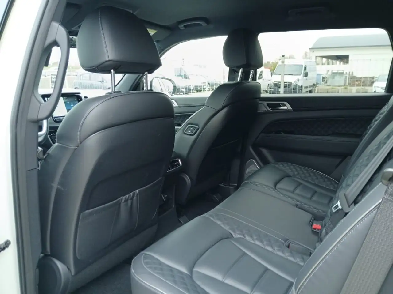 SsangYong Rexton 2.2 4WD Icon 8 A/T - GANCIO TRAINO 13