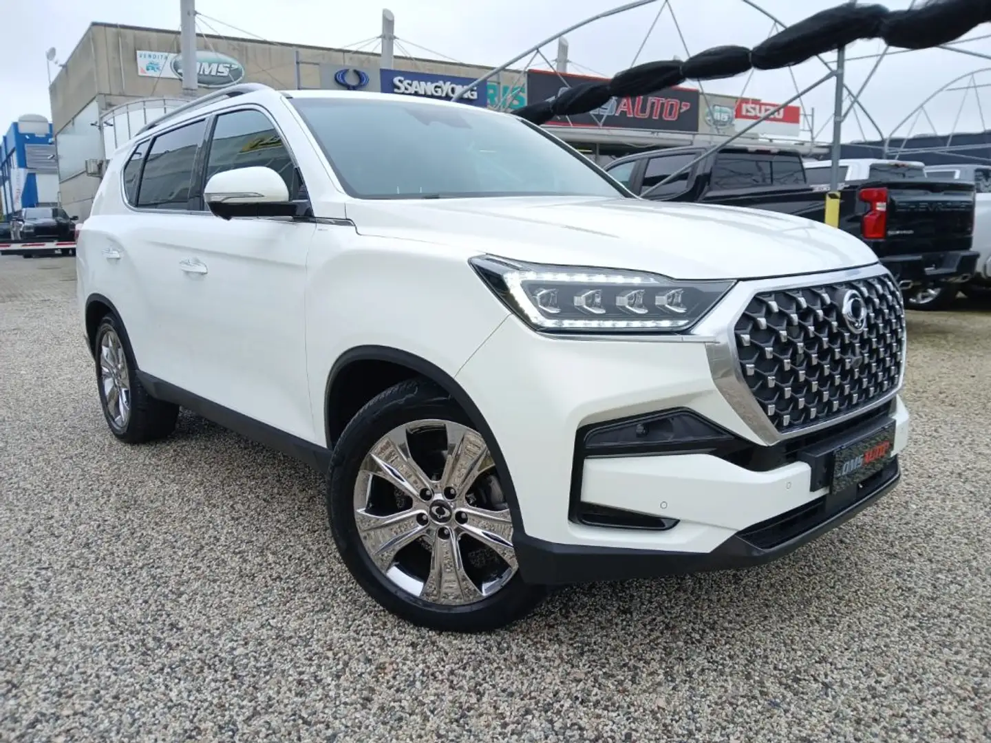 SsangYong Rexton 2.2 4WD Icon 8 A/T - GANCIO TRAINO Weiß - 1