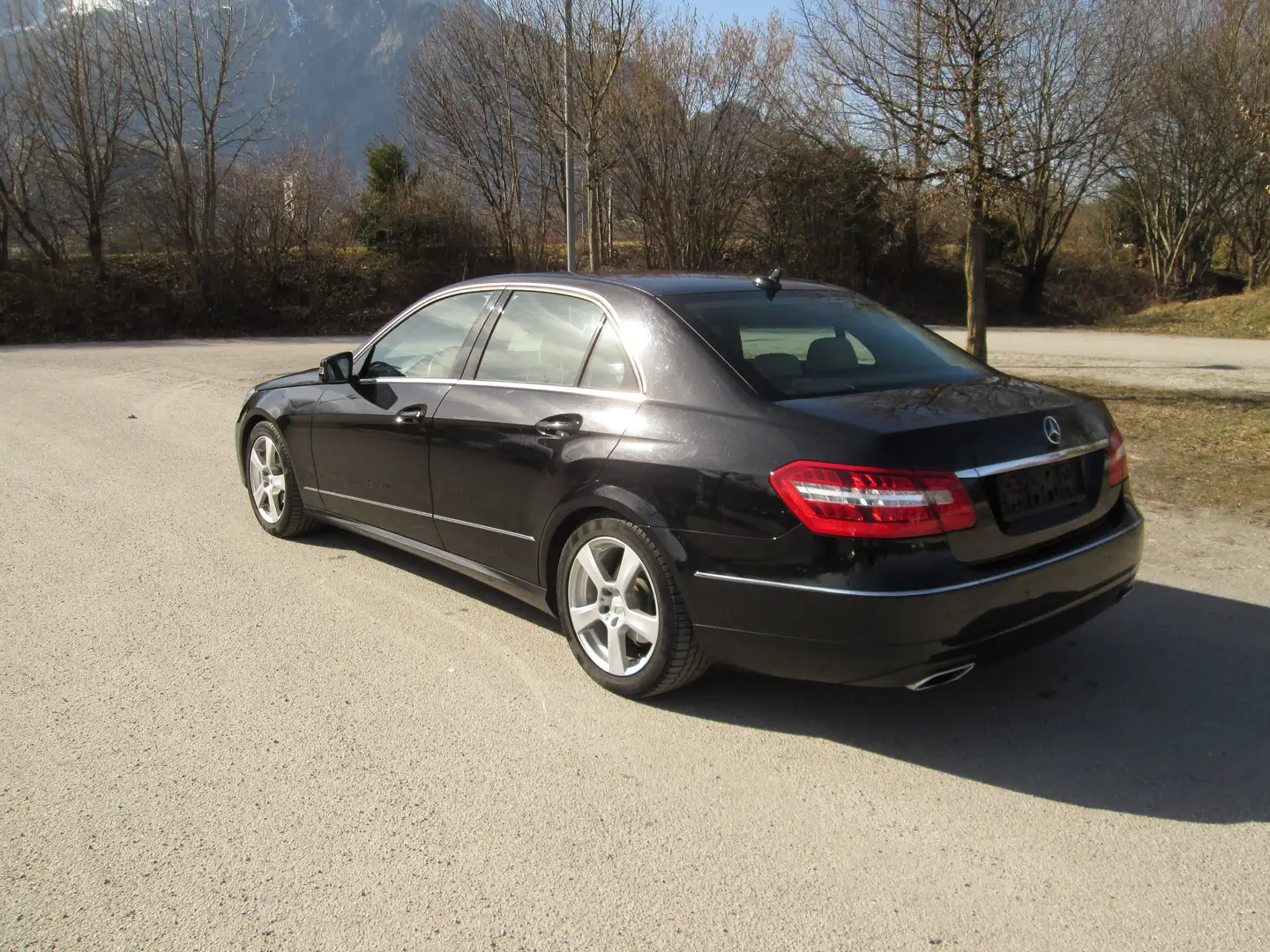 Mercedes-Benz E 200 Avantgarde  BlueEfficiency CDI Aut. Schwarz - 1