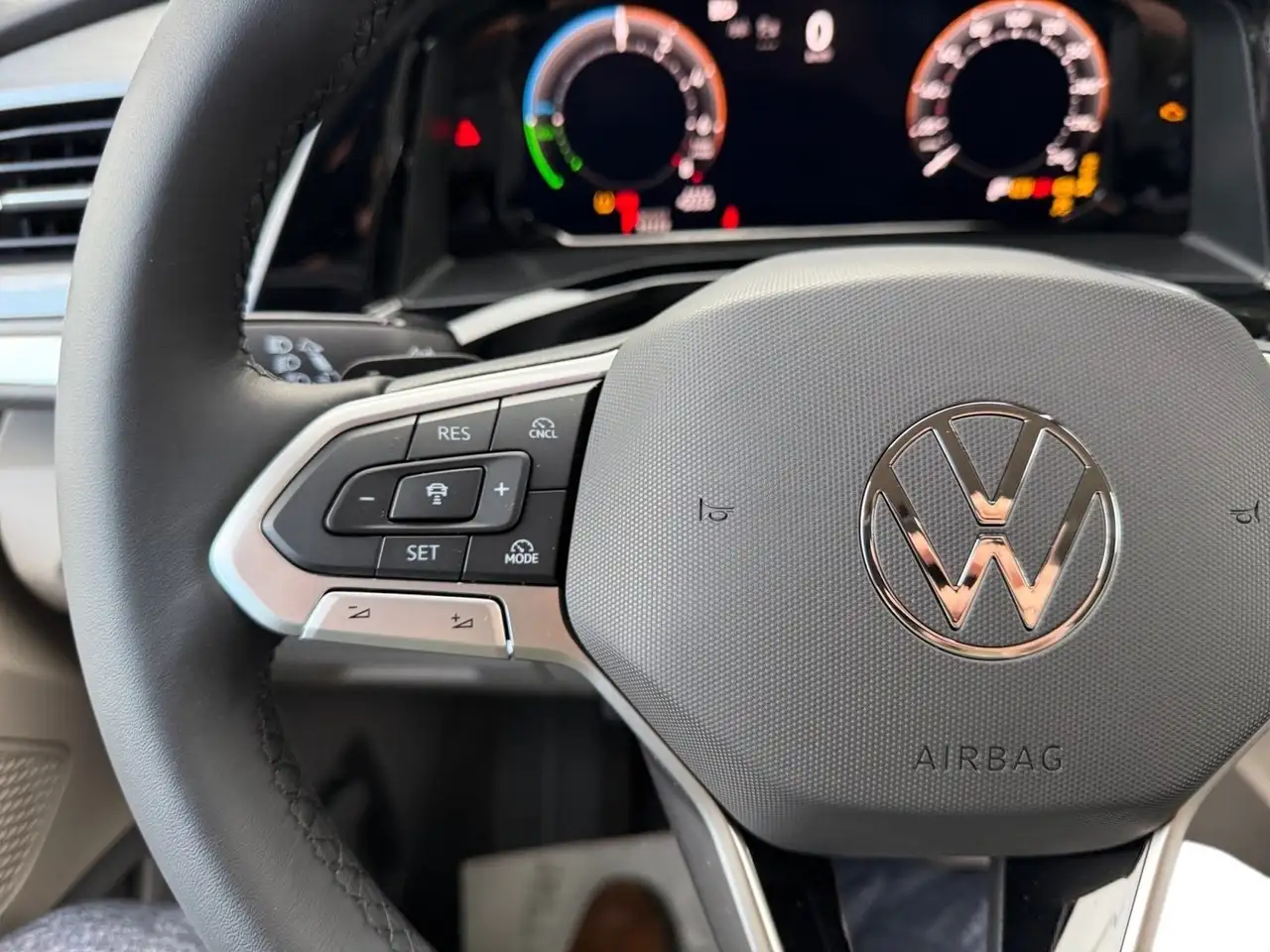 Volkswagen T7 Multivan VW T7 Multivan Edition ÜH eHybrid 180 kW 4M 8