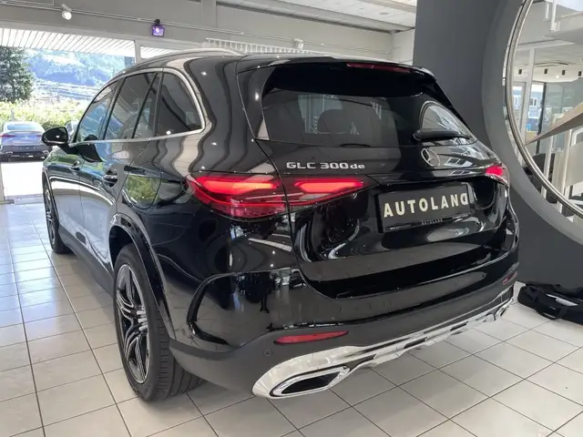 Mercedes-Benz GLC 300 de 4MATIC AMG LINE Ansicht 4