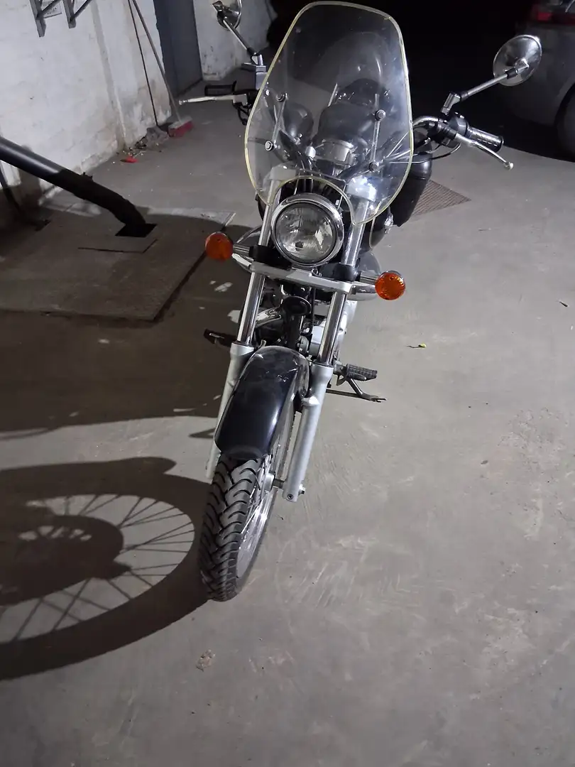 Suzuki VL 125 Czarny - 1