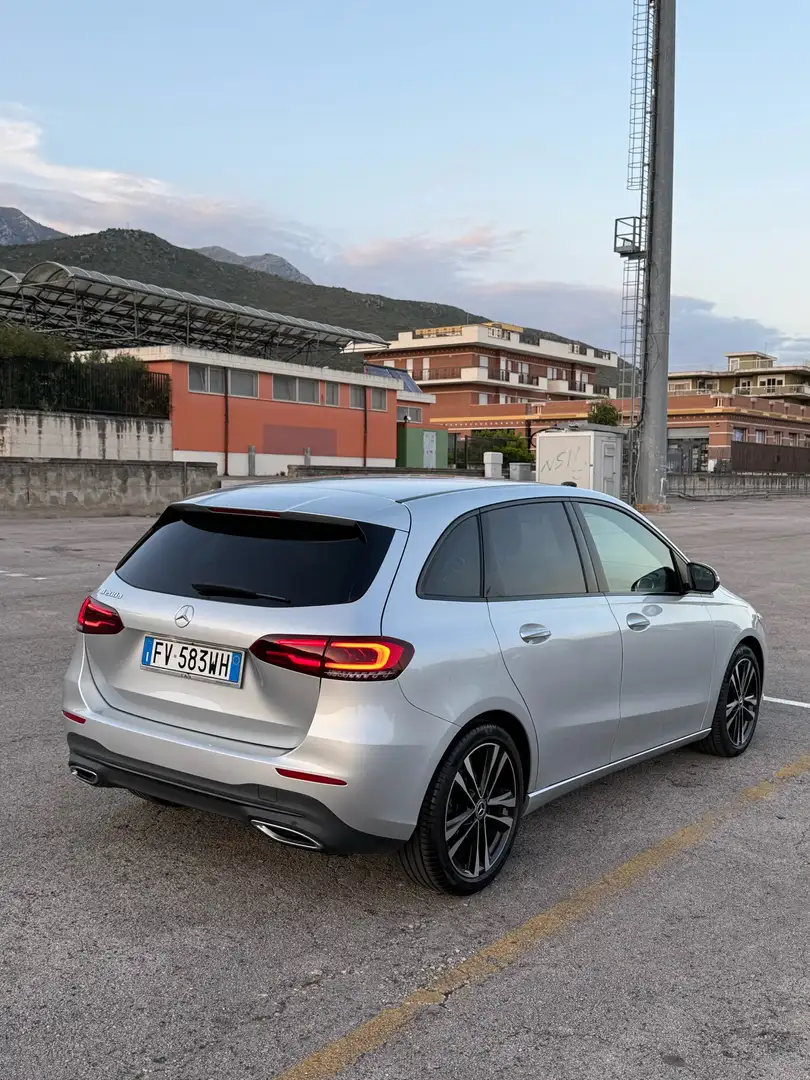 Mercedes-Benz B 200 d Premium auto Gri - 2