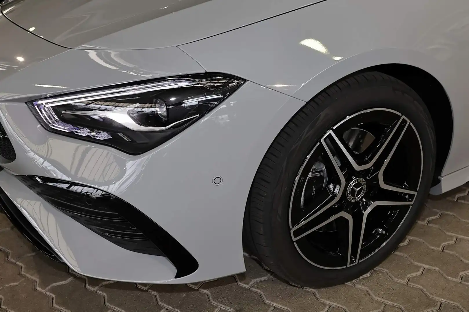 Mercedes-Benz CLA 200 Coupé AMG Spec.ED+LED+360°+Pano+Standhz. Gris - 2