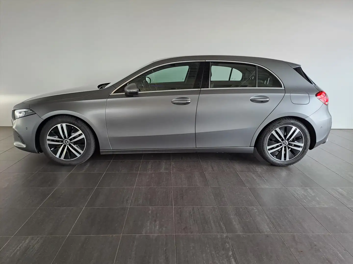 Mercedes-Benz A 160 A 109pk Business Solution Luxury Grijs - 2