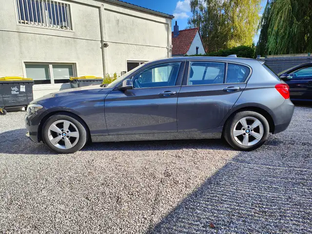 BMW 1 Series view 8
