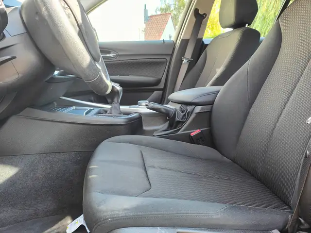 BMW 1 Series view 11