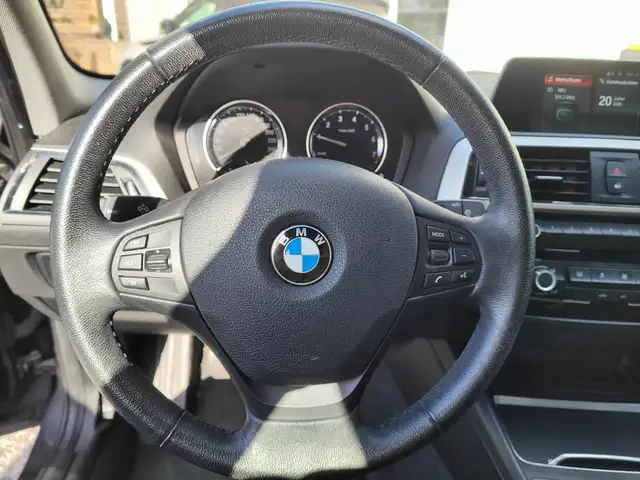 BMW 1 Series view 13