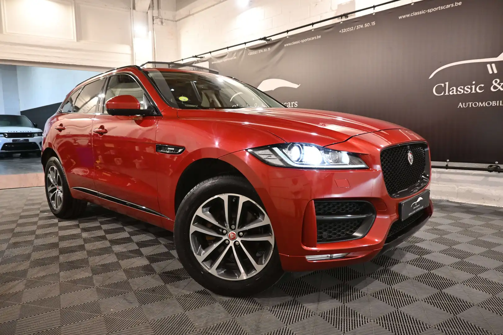 Jaguar F-Pace 2.0 D AWD R-SPORT / EURO 6 / CAMERA / PANO / XENON Rouge - 2