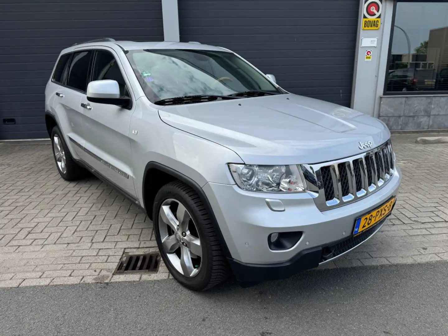 Jeep Grand Cherokee 3.6 Overland Grijs - 2