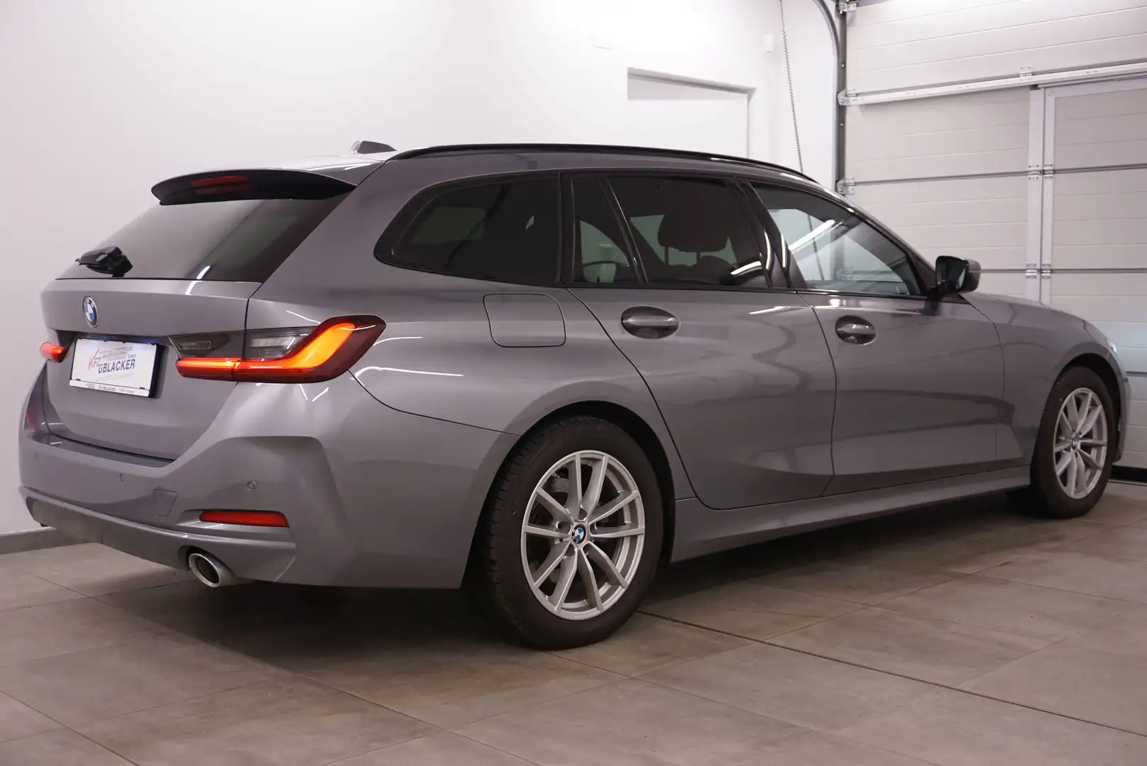 BMW 318 d// shadow line // harman kardon // ACC Grau - 2
