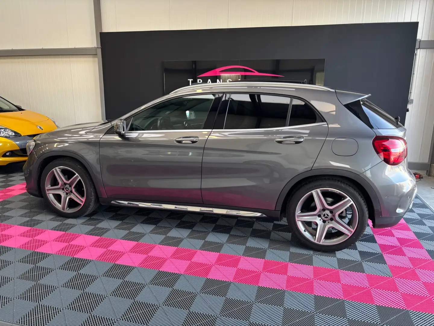 Mercedes-Benz Fascination Gris - 2