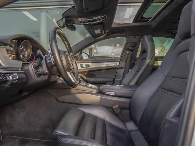 Porsche Panamera view 22