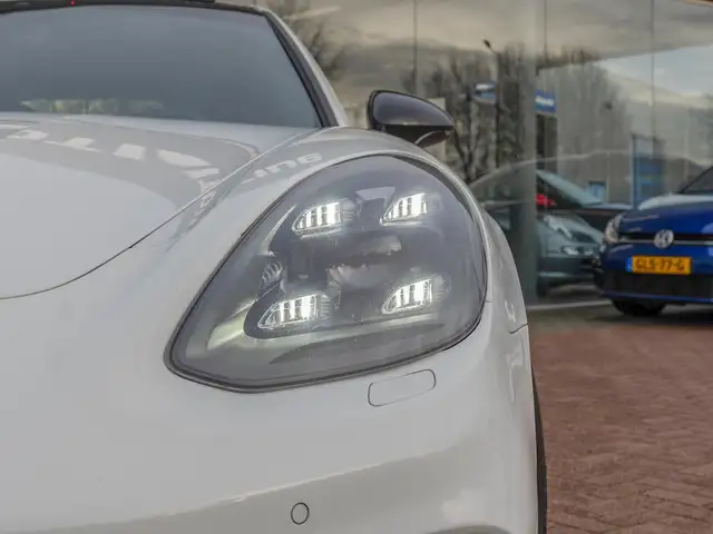 Porsche Panamera view 17