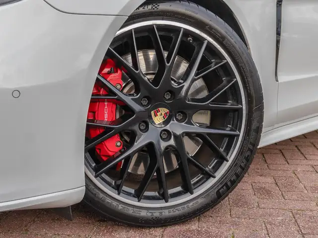 Porsche Panamera view 16