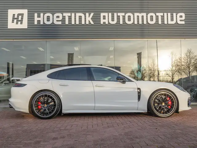 Porsche Panamera view 11