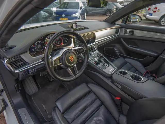 Porsche Panamera view 12