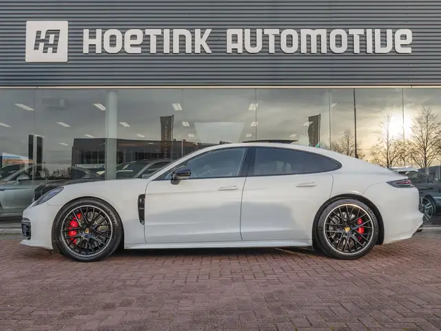 Porsche Panamera view 9