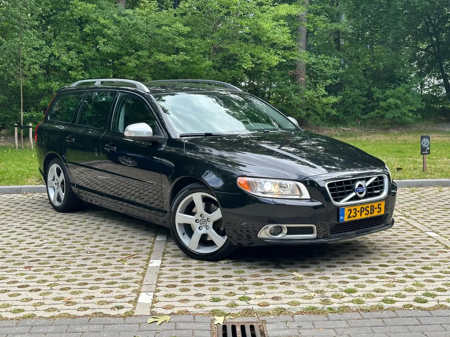 Volvo V70 2.0T R-Edition Trekhaak 2e Eig Nero - 1