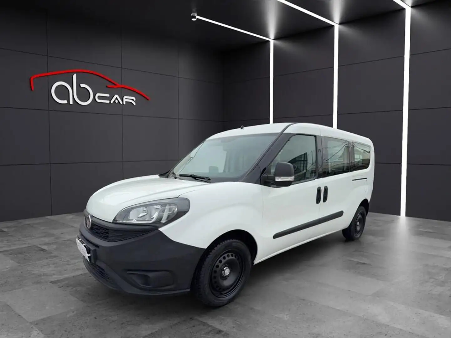 Fiat Doblo Doblo CARGO MARXI 1.4 16v Easy 95cv Veicolo Bianco - 1